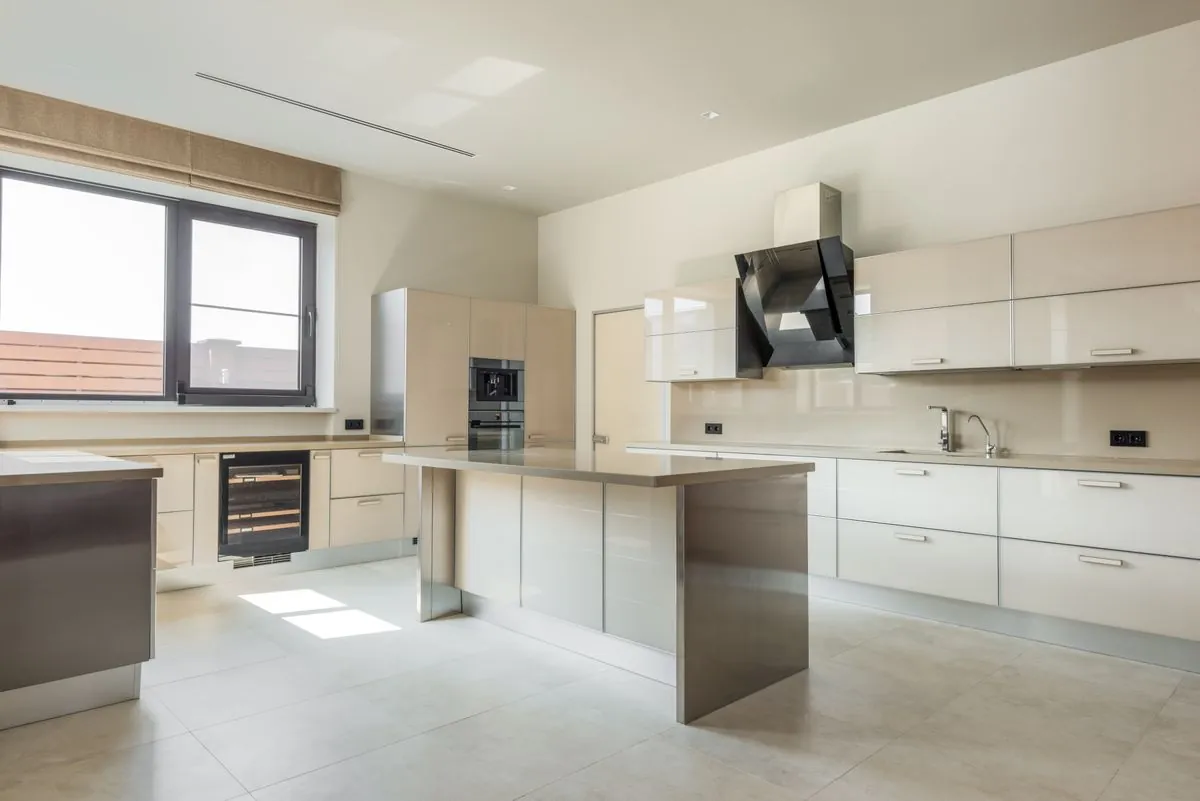 Straight kitchen, small